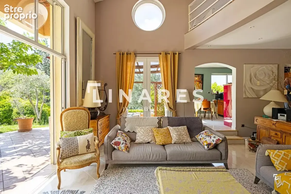SIGNATURE - Villa 265m² (Sous-sol aménagé 62m²) - Piscine - Garage 44m²  - Parcelle de 1163m² - 13011 Les Camoins - photo 9