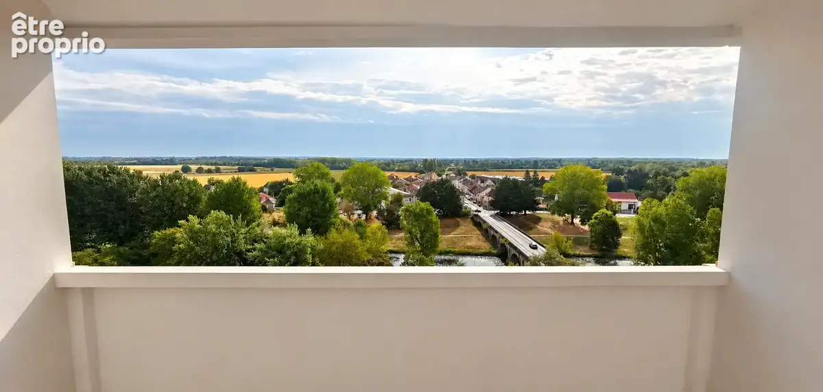 Vue exceptionnelle   76 m2   10e étage avec ascenseur   parking + cave   110 000 € - photo 2