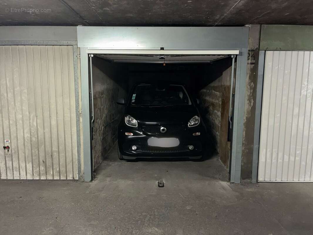 Parking 11 m² à Paris-18e  - photo 2