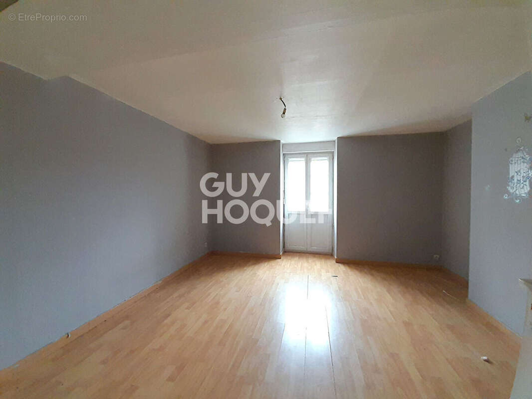 Appartement à LIGNY-LE-CHATEL