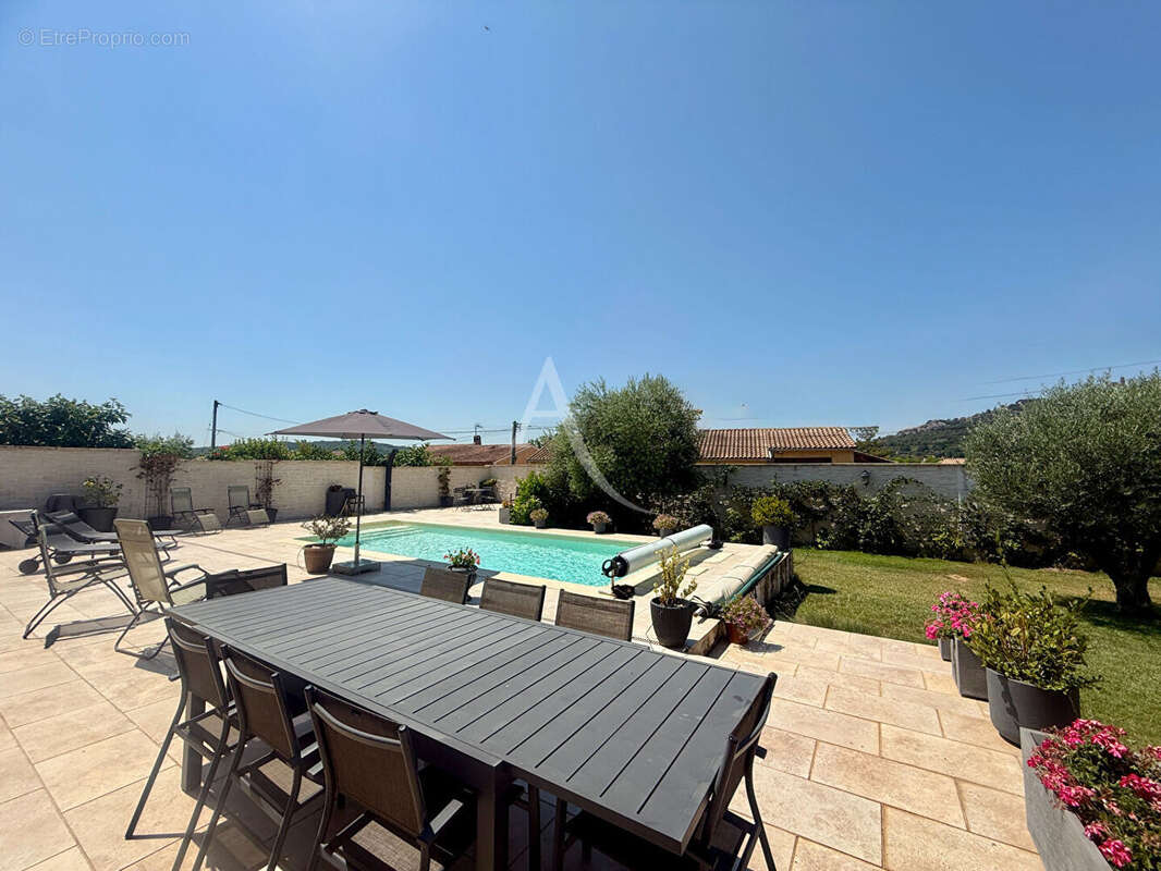 Superbe villa de plain-pied, au calme, piscine ,proche commodités - photo 6
