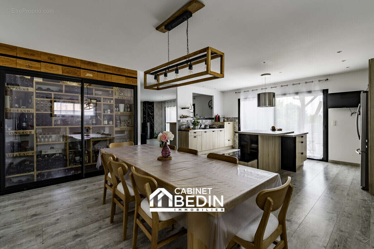 Maison 169 m² à Saint-Martin-Du-Bois  - photo 4
