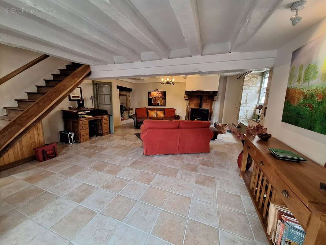 Maison à CHARROUX