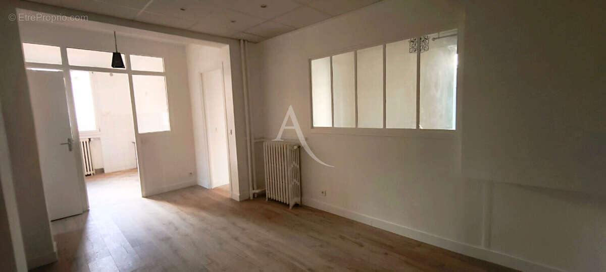 Appartement à LES LILAS