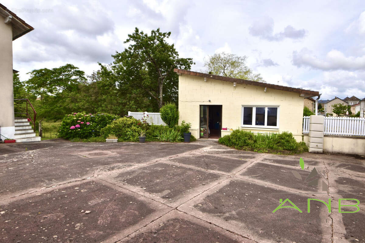 Maison 154 m² à Saint-Mathieu  - photo 2