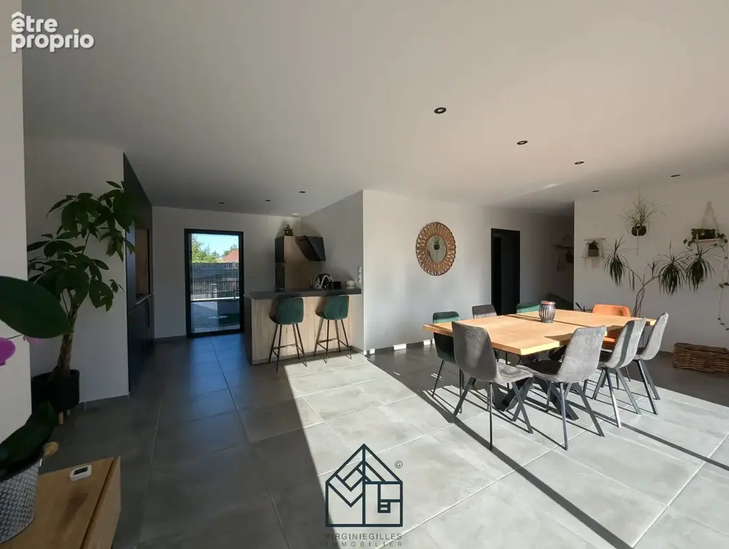 Maison contemporaine récente, performante et parfaitement équipée, à découvrir à Ouches. - photo 9
