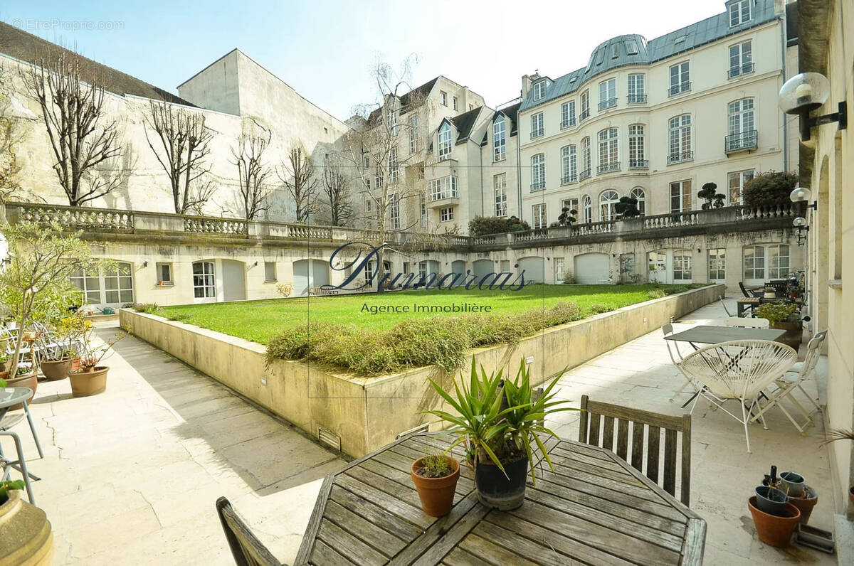 Appartement à PARIS-3E