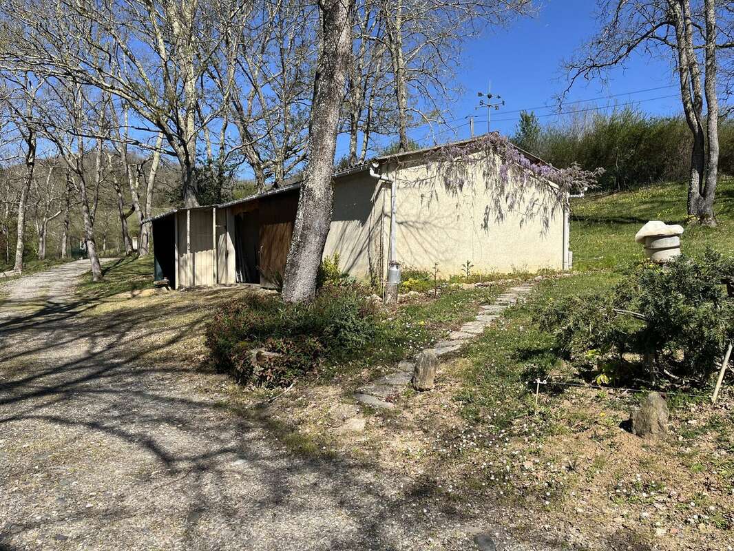 Maison à MONTBRUN-BOCAGE