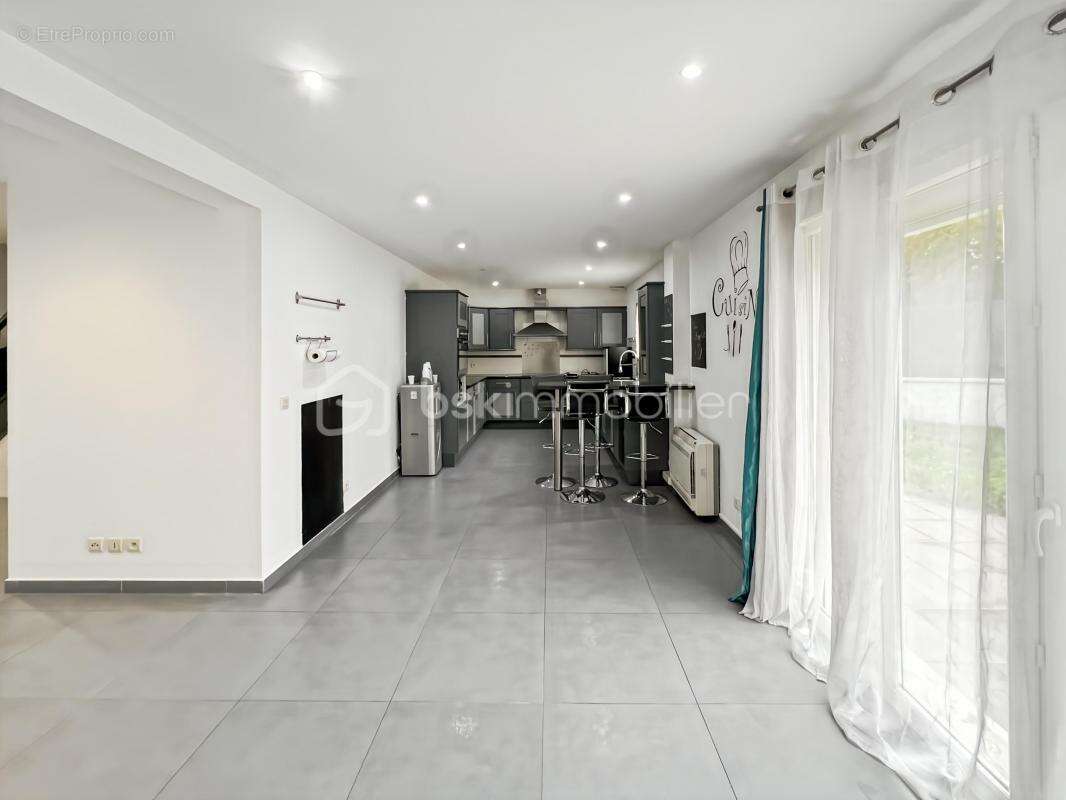 Maison à LIMEIL-BREVANNES