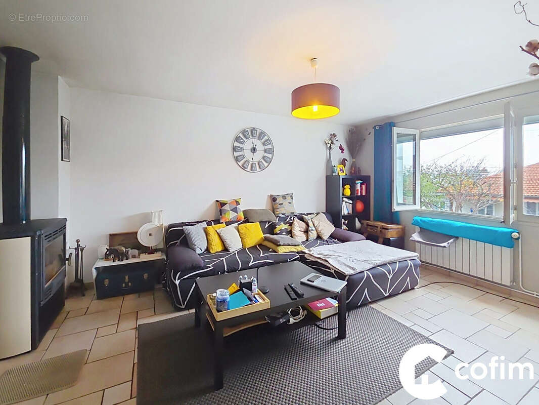 Appartement 111 m² à Lons  - photo 3