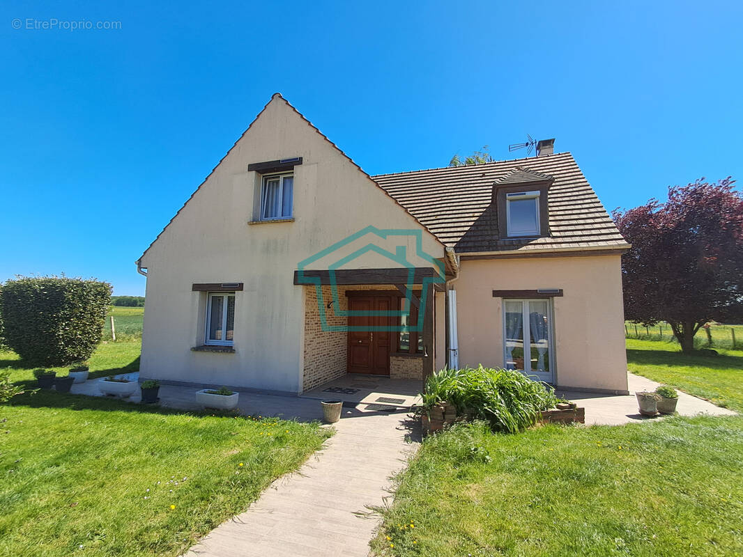 Maison à HOUDAN