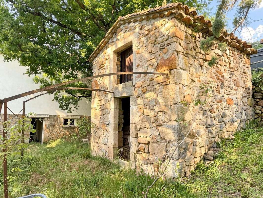   - Maison à LABEGUDE