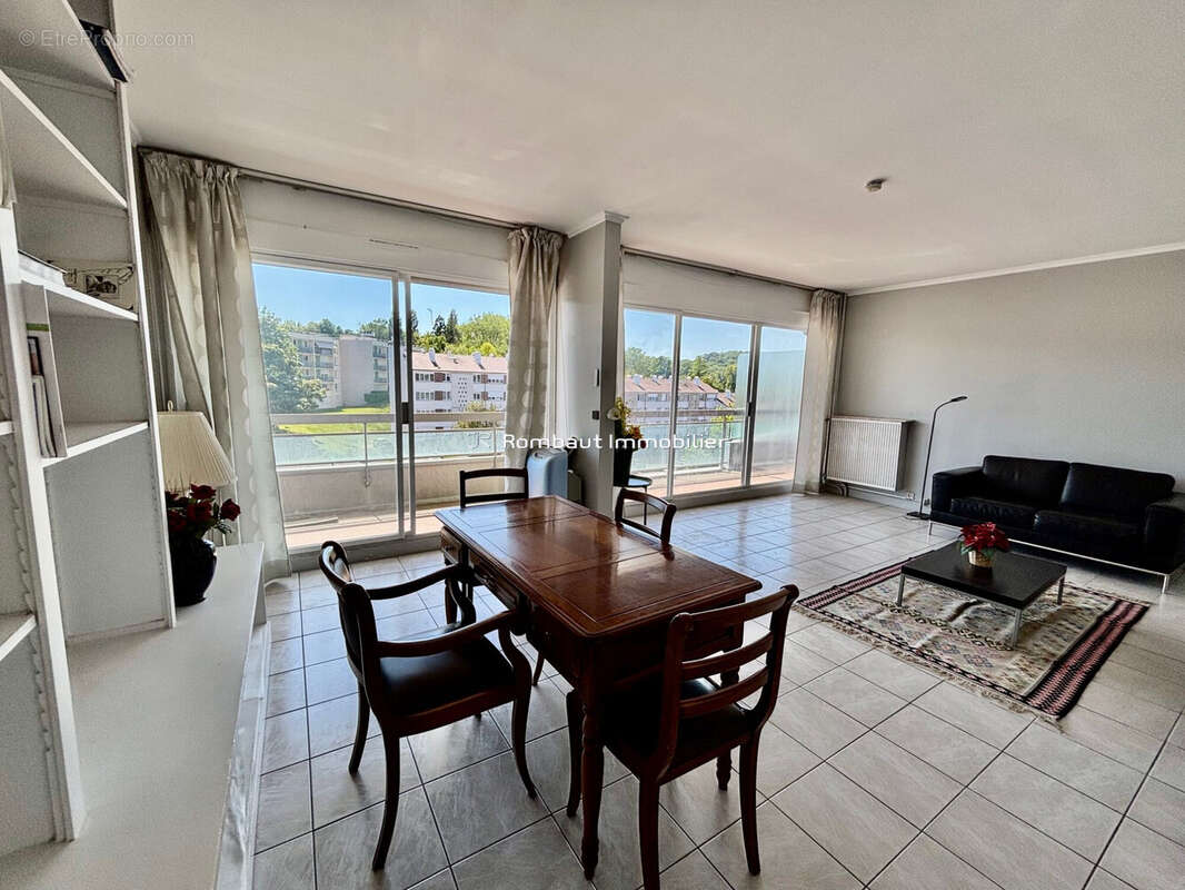 Appartement à LA CELLE-SAINT-CLOUD