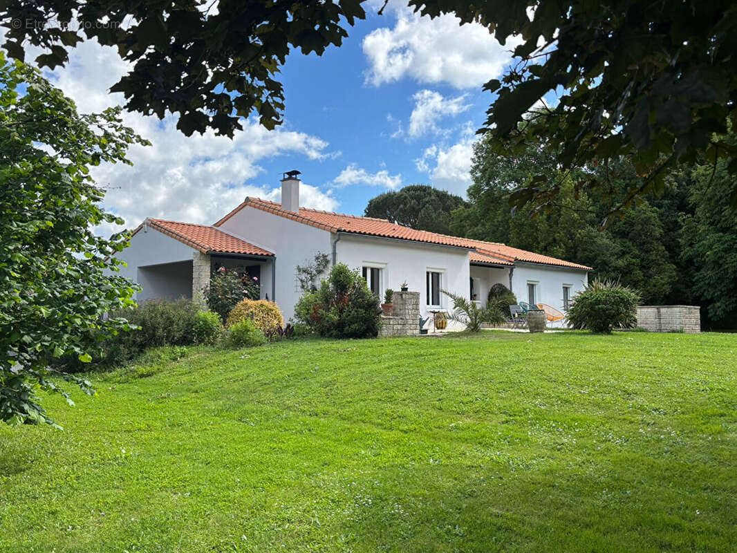 Maison à VOUILLE