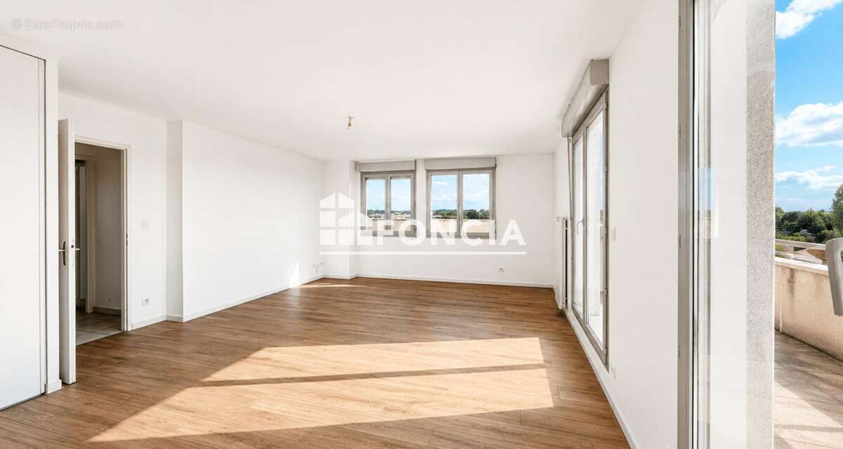 Dernier etage appartement 4 pieces avec terrasse et deux parkings en sous sol - photo 2