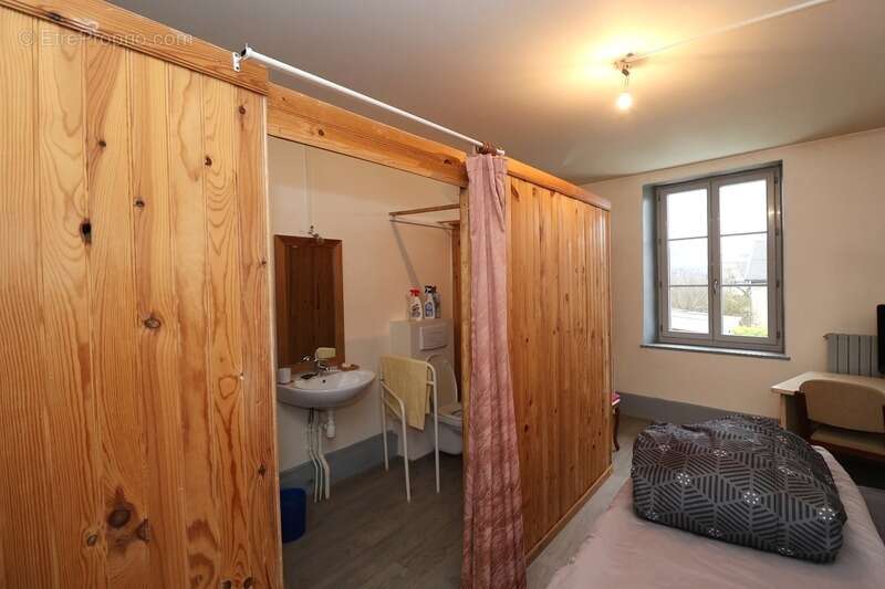 Maison à SAINT-HYMETIERE