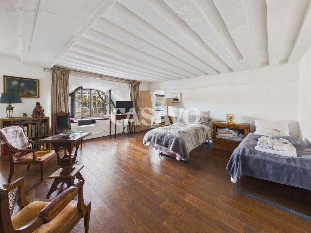 Appartement à PARIS-1E