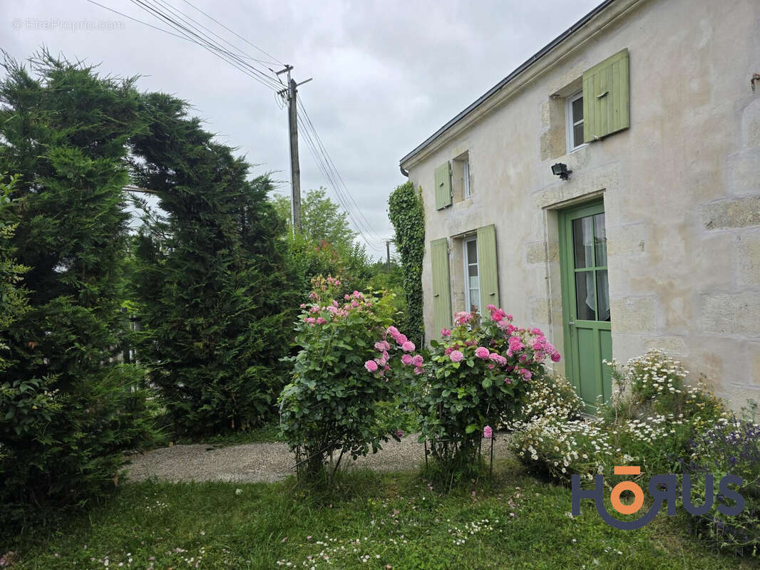 Maison à SAINT-PORCHAIRE