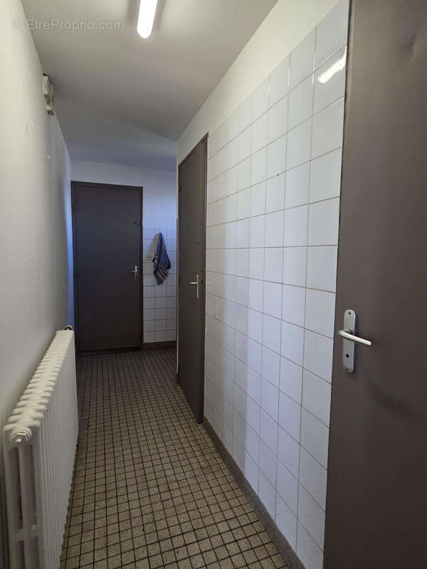 Plusieurs sanitaires / WC Un confort indispensable pour accueillir votre clientèle - Appartement à LA VILLE-AUX-BOIS-LES-PONTAVERT