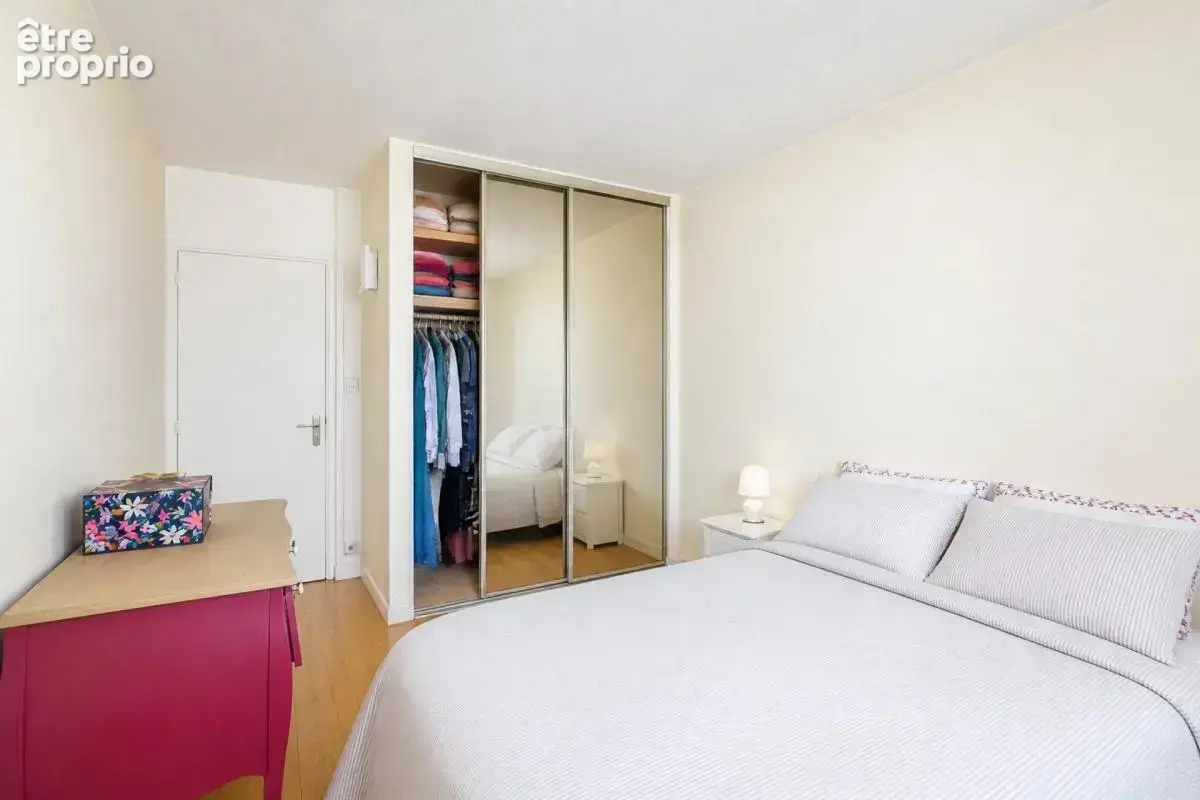 94 m² - 3 chambres - Balcon - Parking - Cave - Ascenseur - photo 10