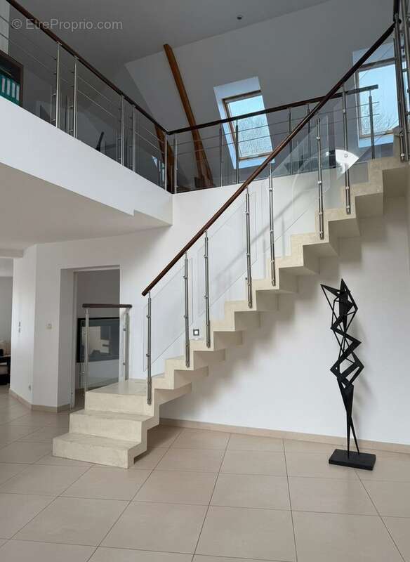 Maison 206 m² à Saint-Cyr-Sur-Loire  - photo 9