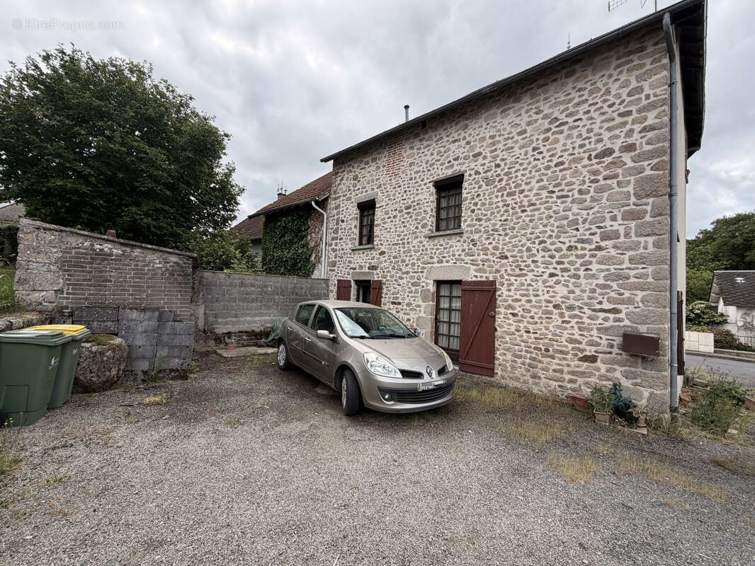 Maison de Bourg à Saint-Sulpice-Laurière - photo 2