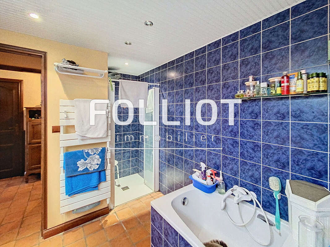 Maison à LES MOUTIERS-EN-CINGLAIS