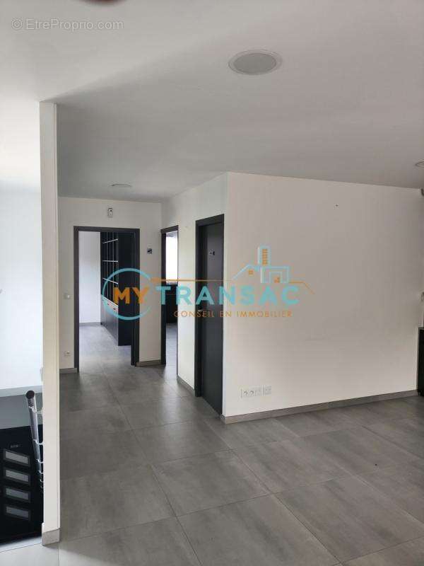 Commerce à BRIE-COMTE-ROBERT