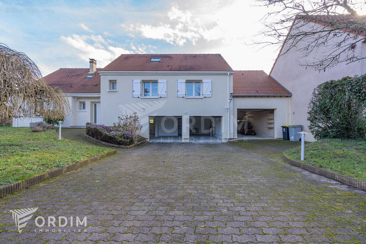 Maison à CHARBUY
