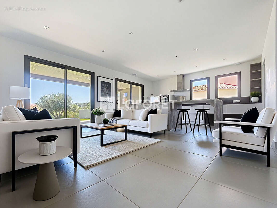 Maison à SAINTE-COLOMBE-DE-LA-COMMANDERIE