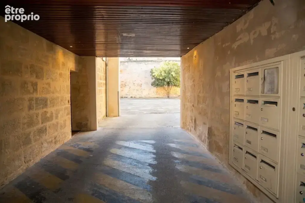 Bordeaux Chartrons - Rue Notre Dame / Crs Martinique - Dans  Immeuble Pierre T1 (38m2) avec parking privatif - photo 1