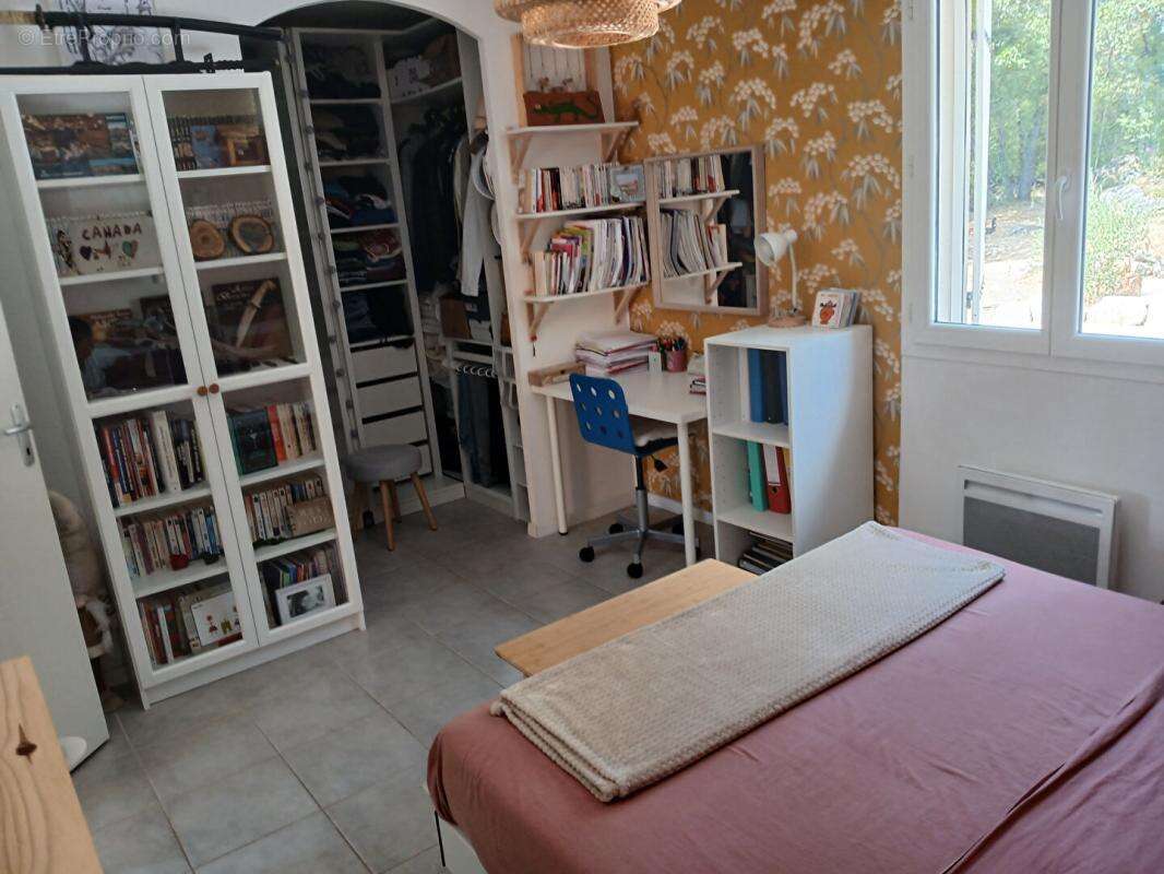 Maison T5 de 108 m2 sur 1705m² de terrain au calme - Camps La Source - photo 13