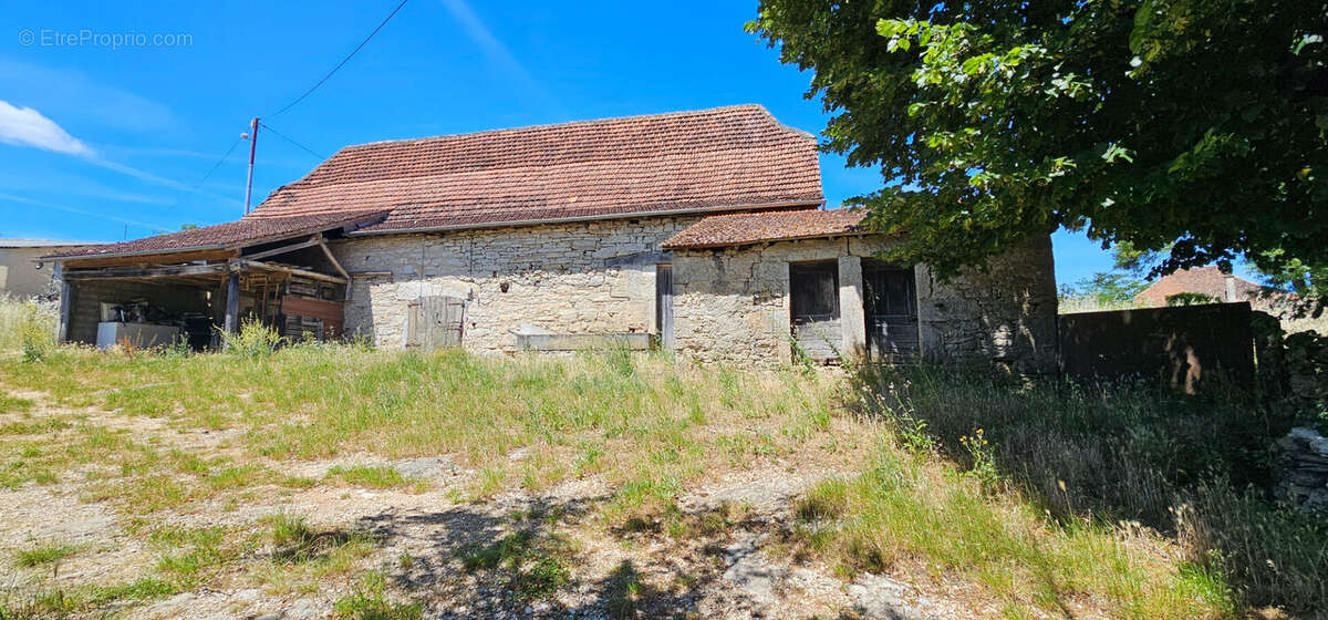 Corps de ferme 130m² hab - 6 bâtiments - photo 14