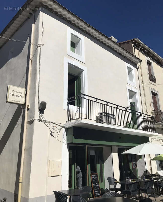Commerce à VIAS