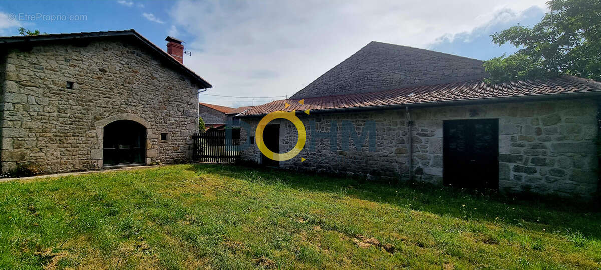 Maison à PERIGNEUX