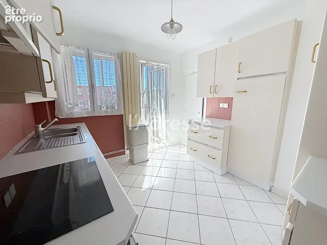 Etage élevé avec ascenseur , 91 m2 rénové en 2024 - balcon. DPE C - photo 9
