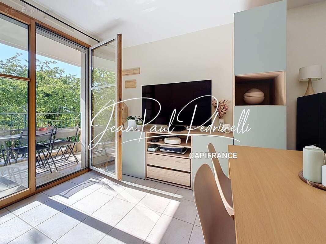 Tassin-la-Demi-Lune - Appartement 2 pièces de 48 m² avec balcon, parking privatif et cave - résidence sécurisée récente - photo 10