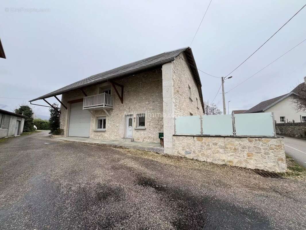 Maison à CHAMPAGNE-EN-VALROMEY