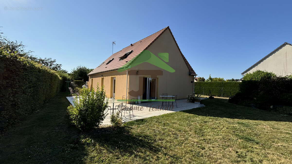 Maison à SAINT-DENIS-LES-PONTS
