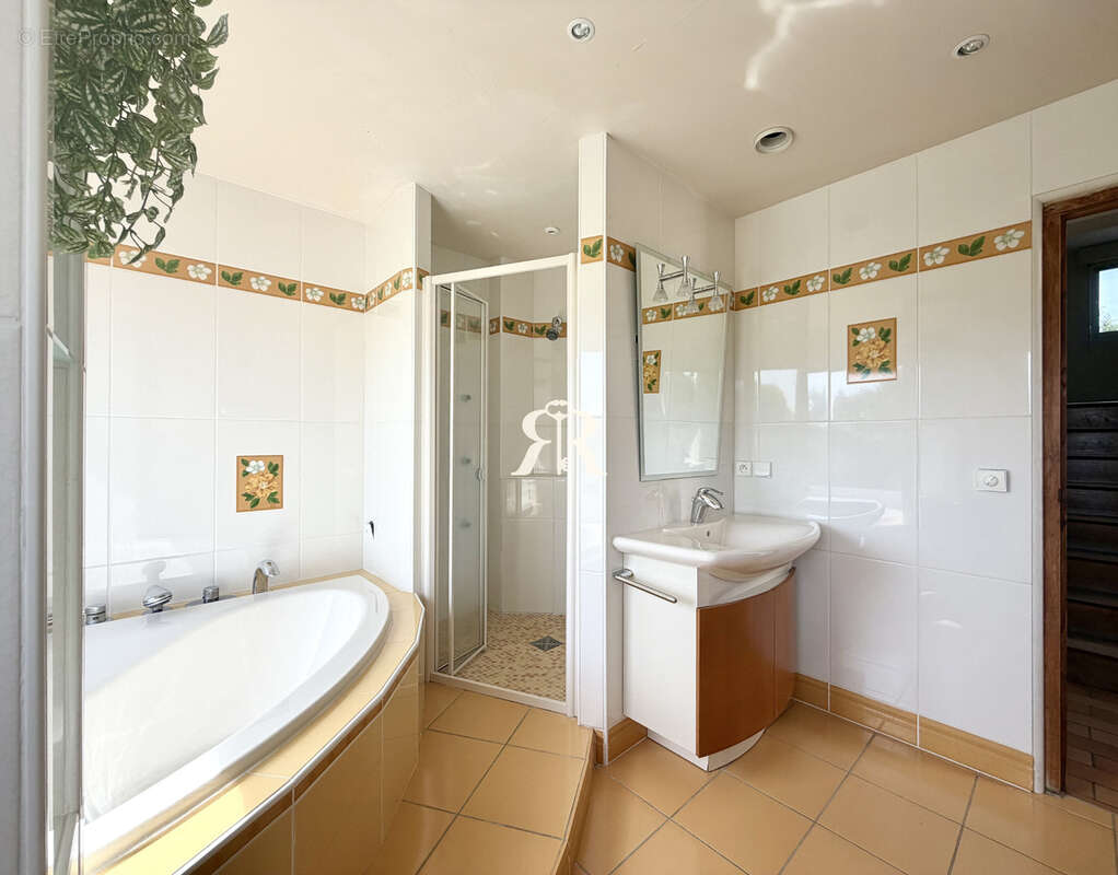 Maison d'architecte avec piscine et beaux volumes - photo 18