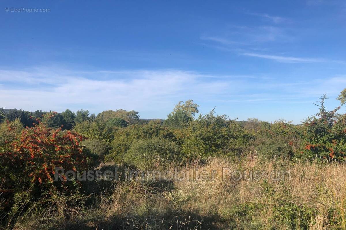 Terrain à POUSSAN