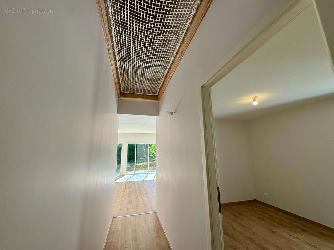 Maison 121 m² à Pugey  - photo 5