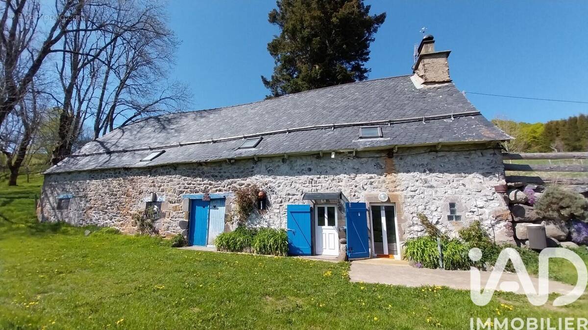 Photo 1 - Maison à EGLISENEUVE-D'ENTRAIGUES