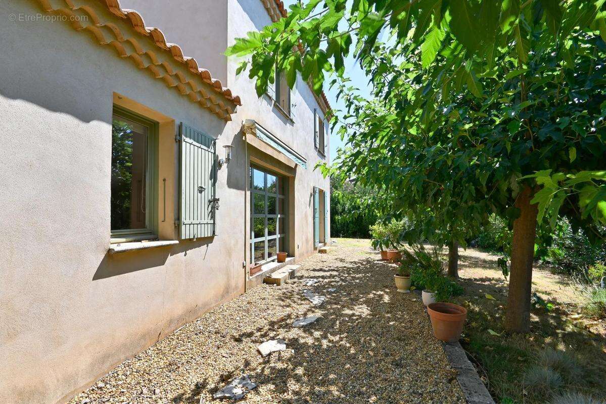 Villa proche commerce au calme à Saint-Quentin-la-Poterie - photo 2