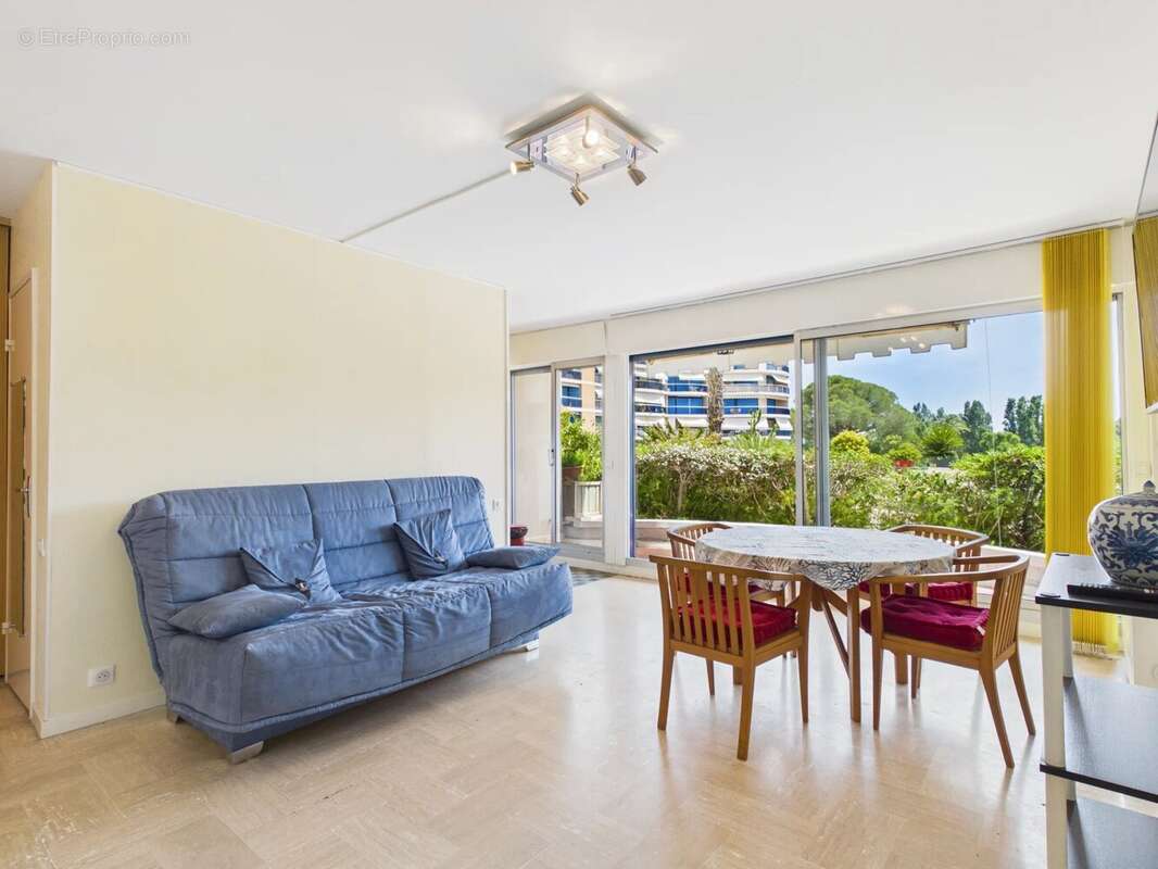 Appartement à MANDELIEU-LA-NAPOULE