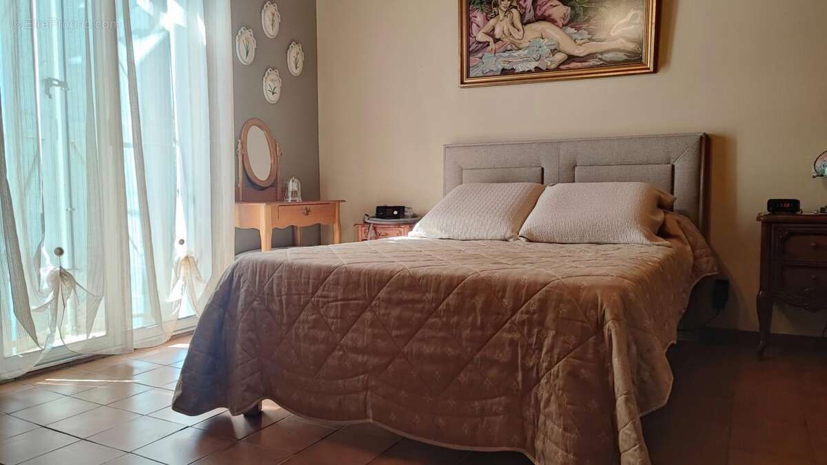 Maison à SAINT-LAURENT-DE-LA-SALANQUE