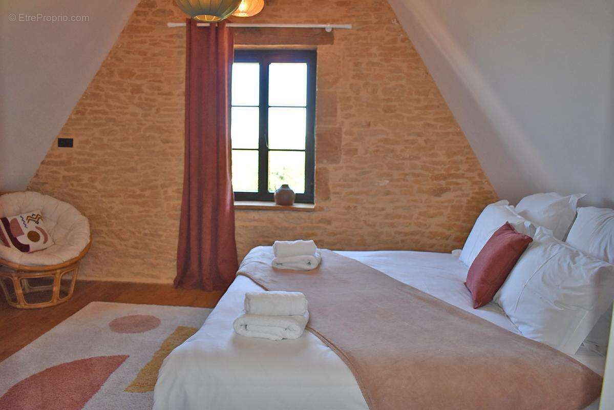 Maison à SAINT-GENIES