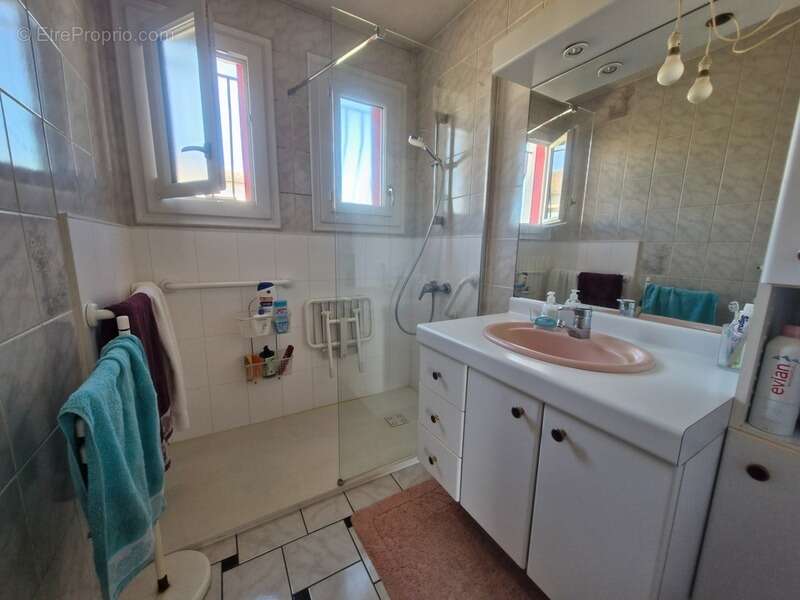 Maison de 100m² avec 4 chambres et beau terrain plat de 1382m² et possibilite de division parcellaire sur secteur tres calme a u - photo 9