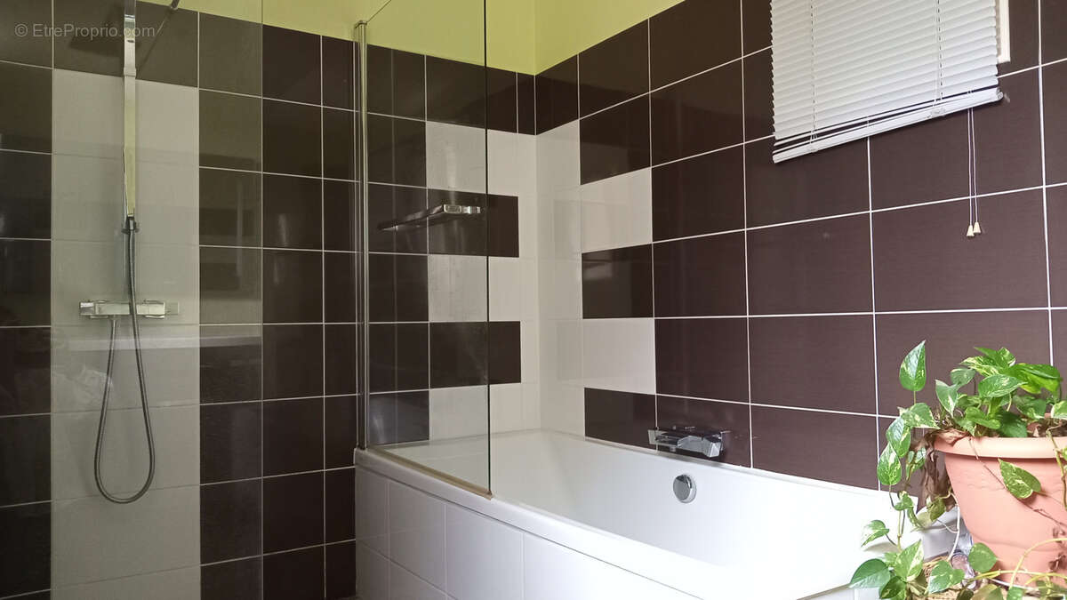 Maison 107 m² à Saint-Priest-Les-Fougeres  - photo 9