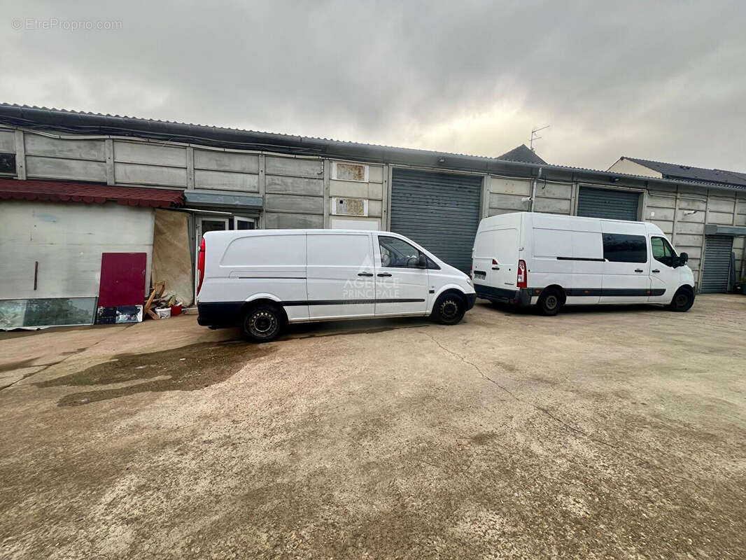 Commerce à HOUILLES